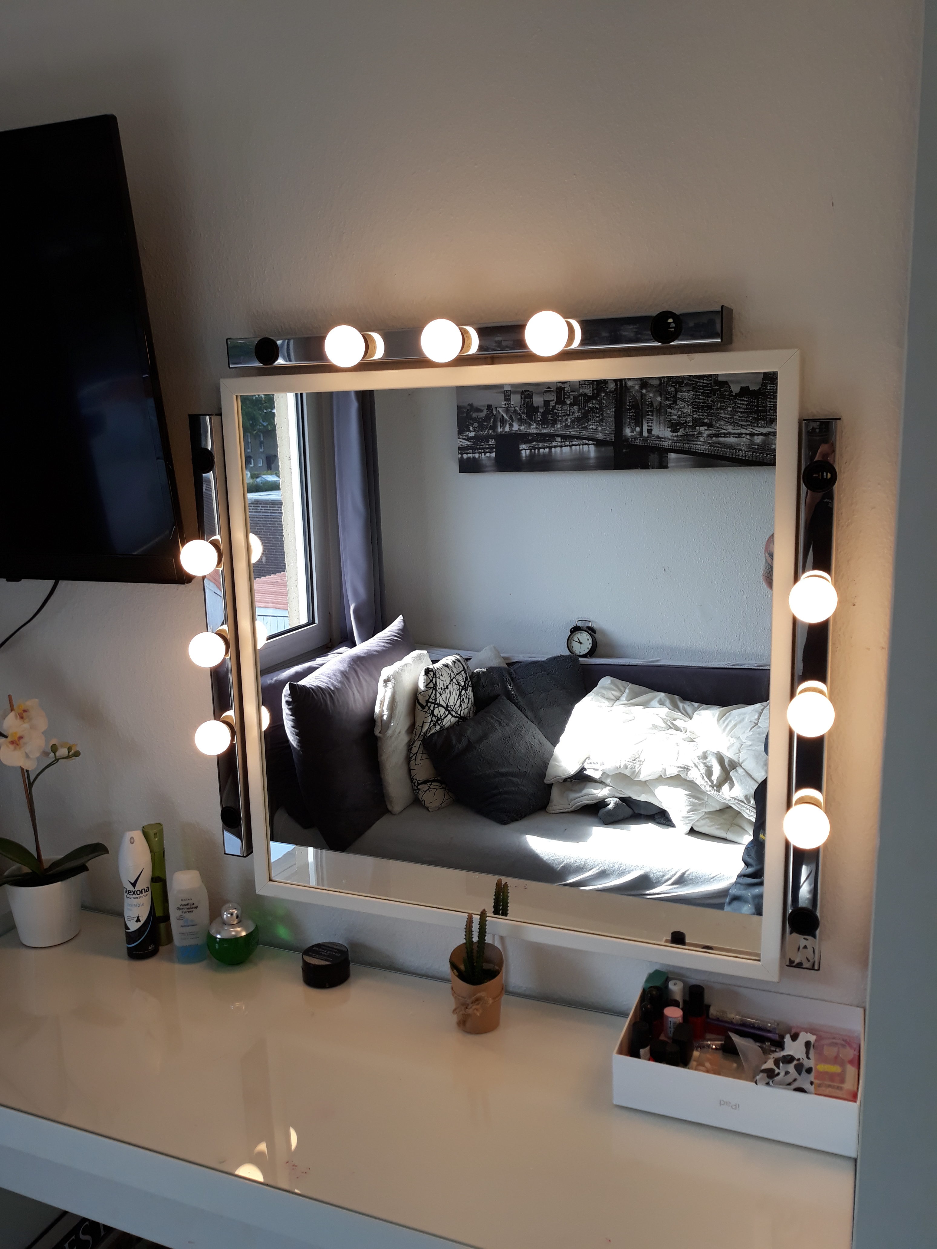Lys ved makeup bord